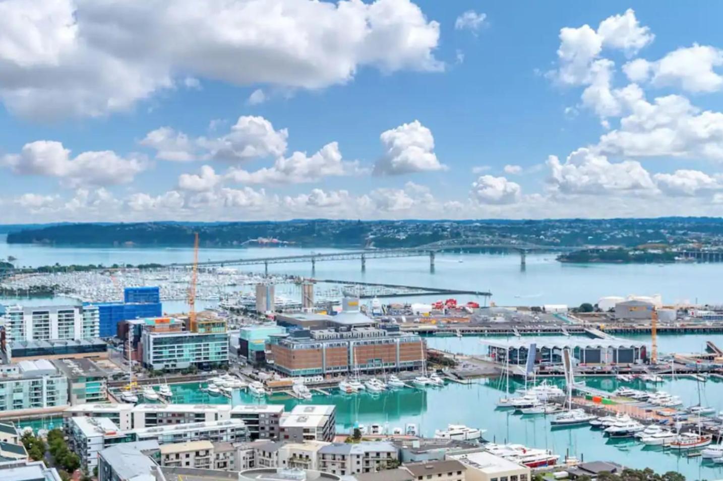 Top Floor Harbour View And Skytower View Apartment In Cbd Оукланд Екстериор снимка