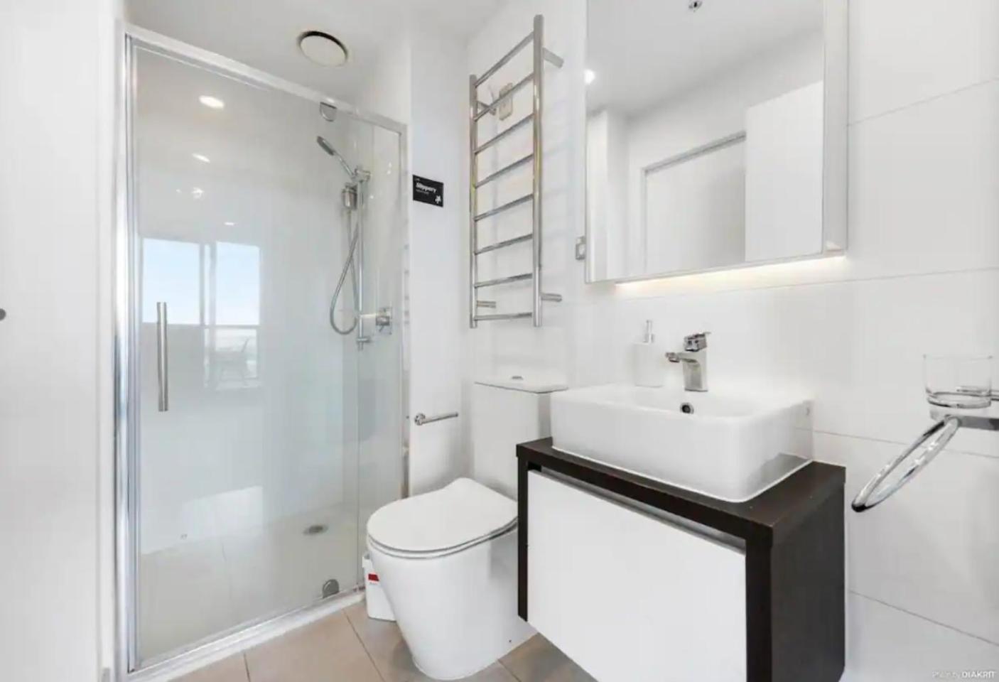 Top Floor Harbour View And Skytower View Apartment In Cbd Оукланд Екстериор снимка