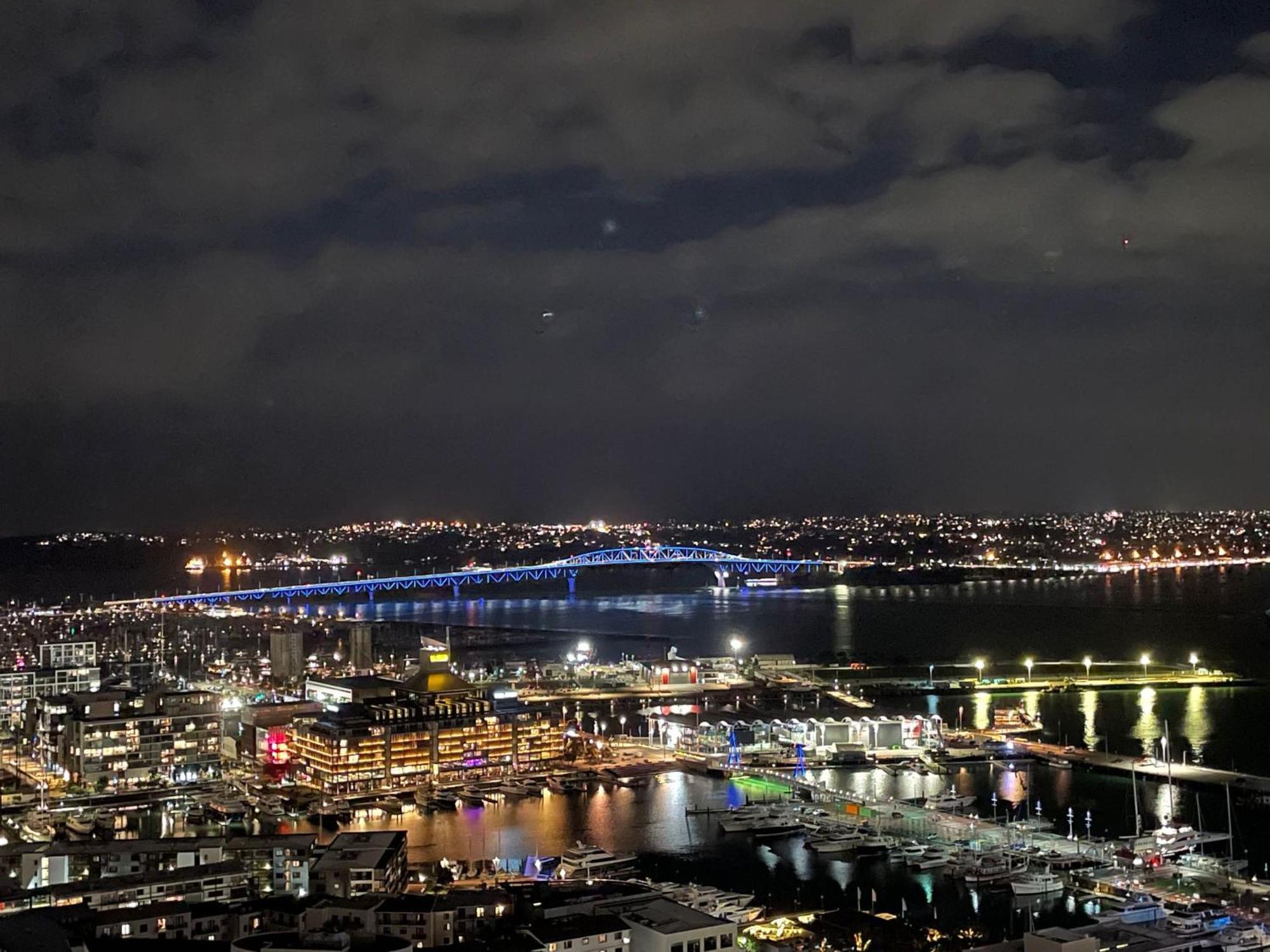Top Floor Harbour View And Skytower View Apartment In Cbd Оукланд Екстериор снимка